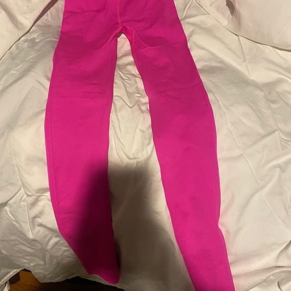Bright pink fabletics leggings - Picture 3 of 3